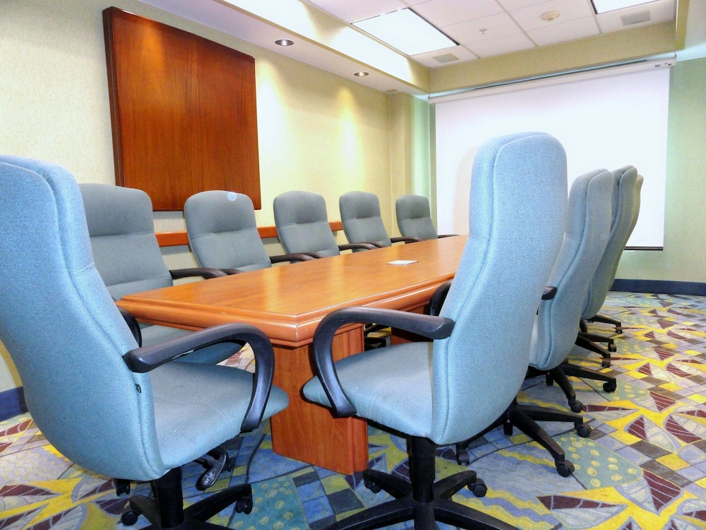 Holiday Inn Express Hotel and Suites Toluca Zona Aeropuerto 61/72