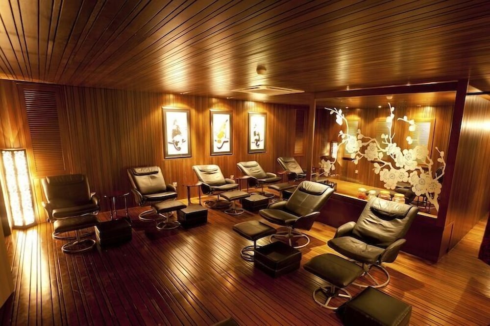 Grand Medallion Hotel 25/48