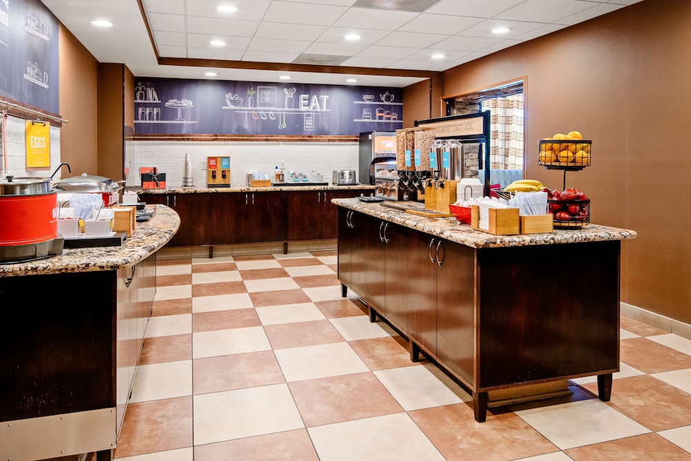 Hampton Inn and Suites-Bakersfield/Hwy 58, CA 41/51