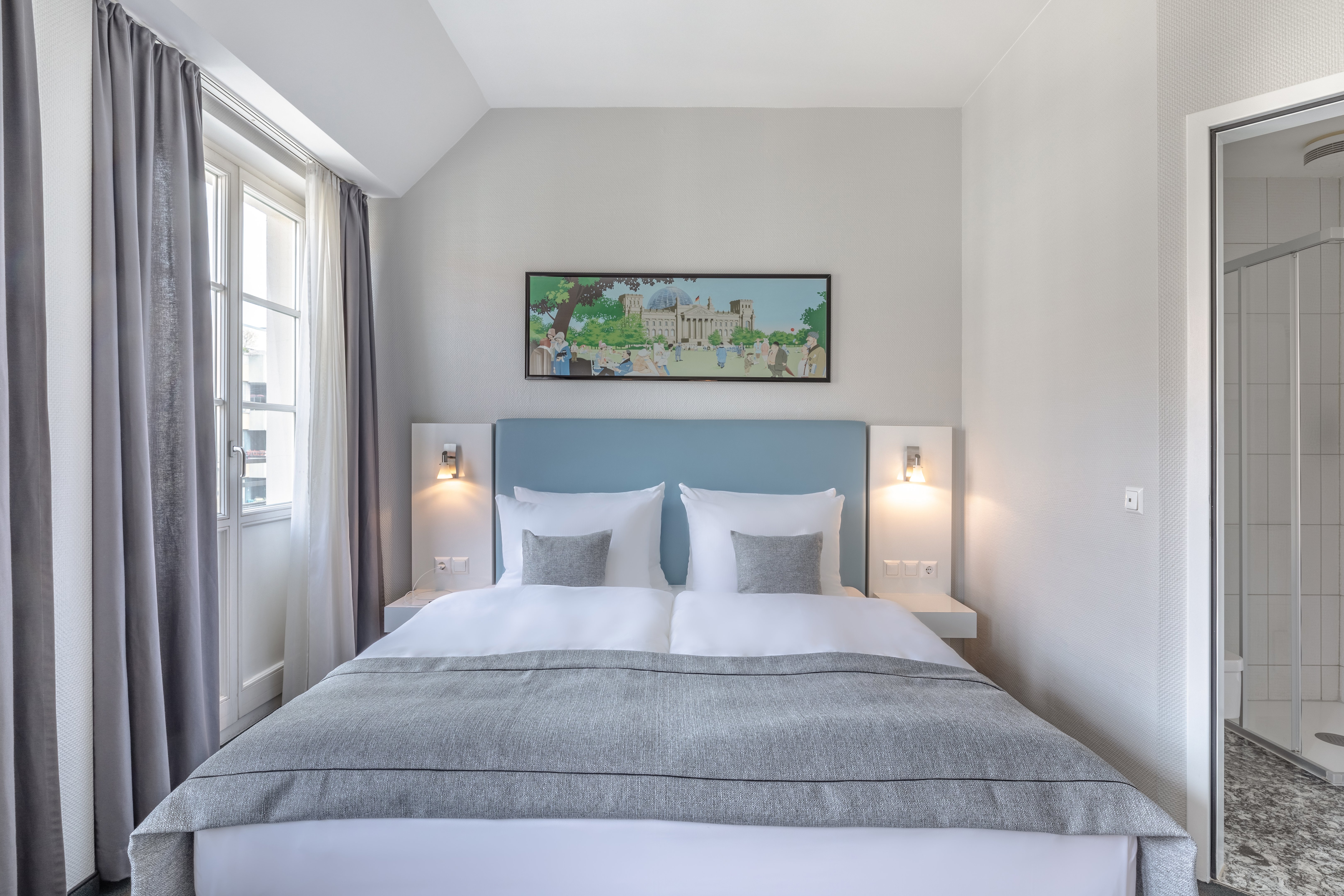 STANDARD, QUEEN BED