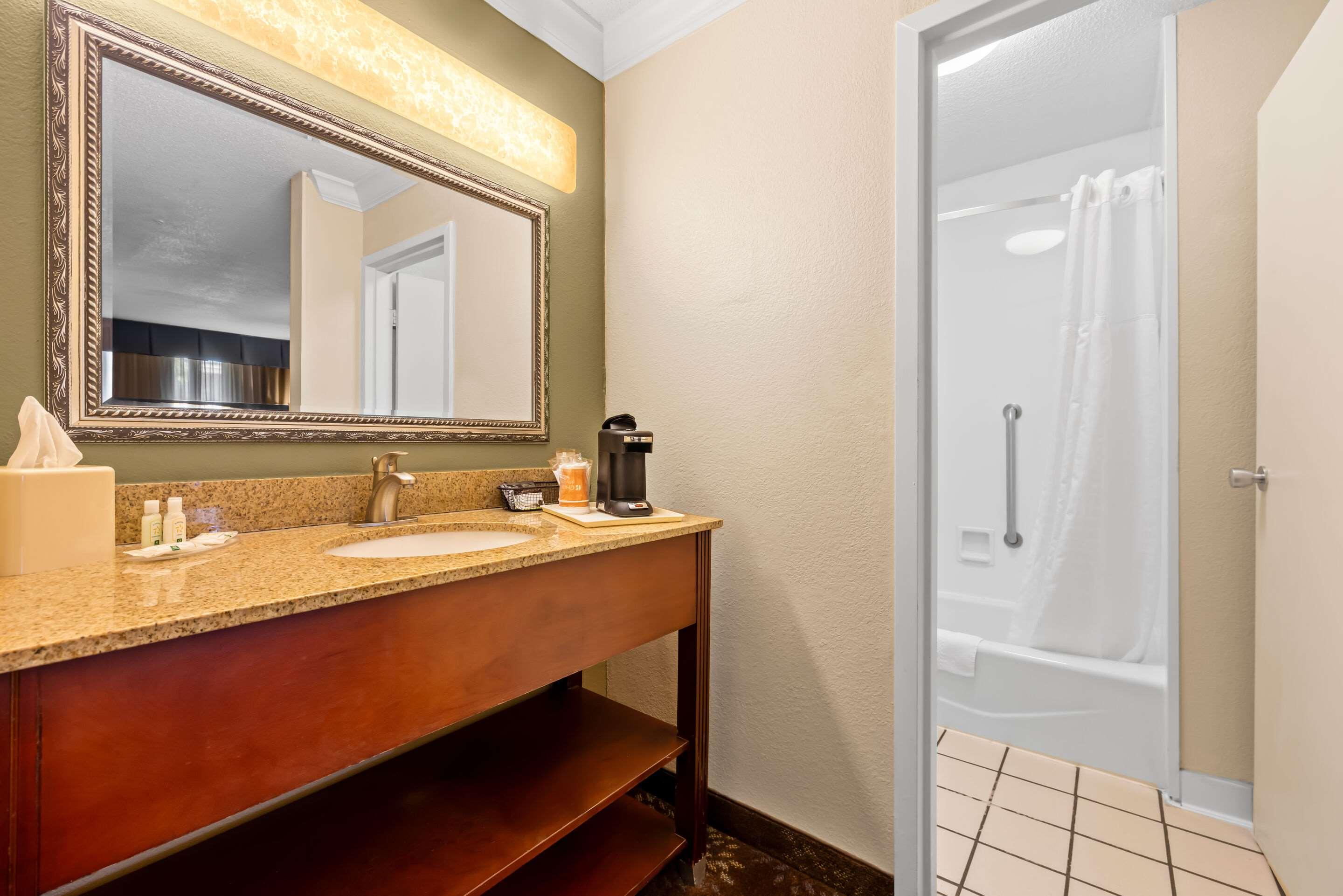 غرفة بسرير كوين، Quality Inn Morgan City 4/4