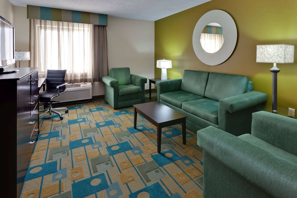 La Quinta Inn And Suites By Wyndham Plattsburgh 27/38