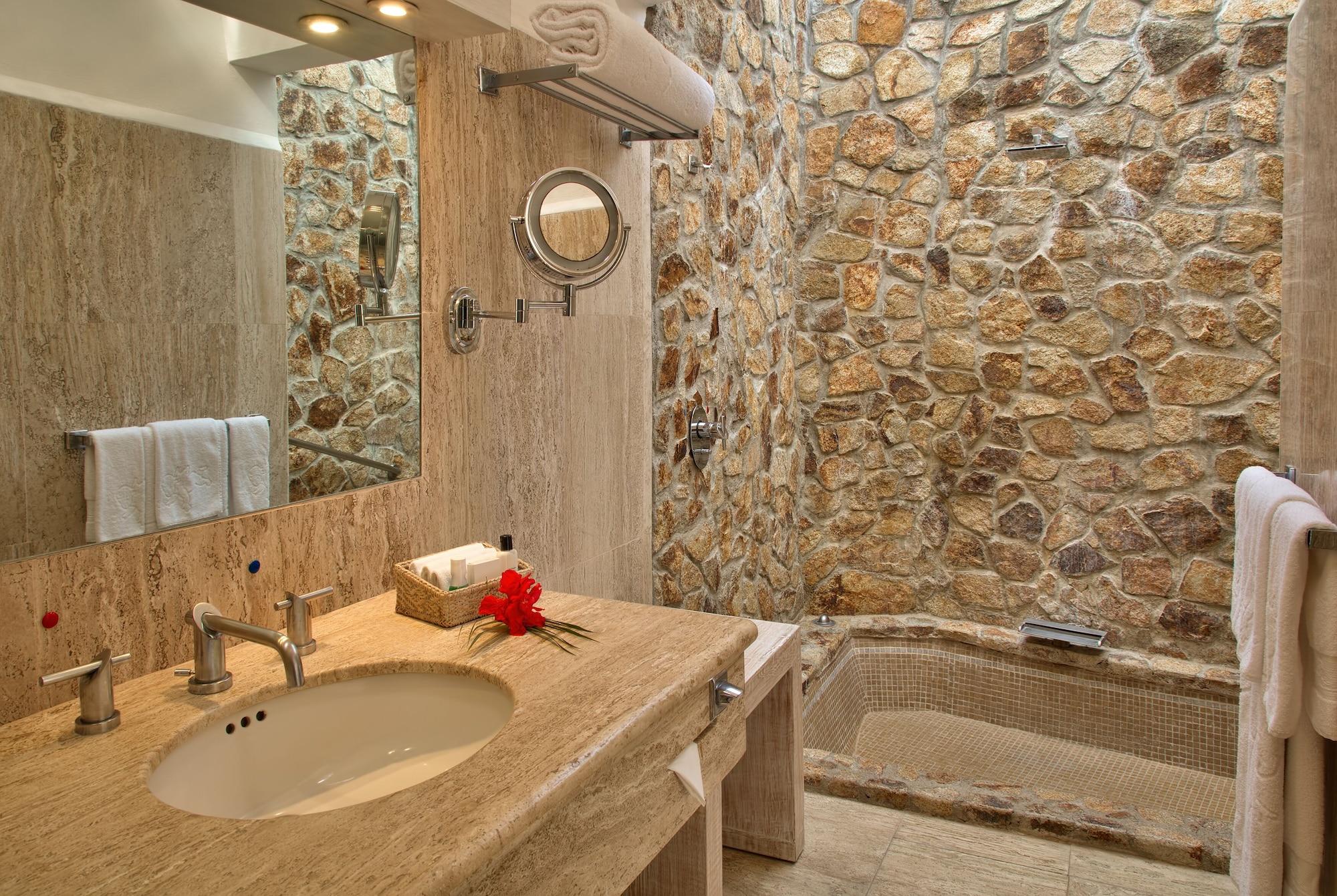 Master, Suite, Jetted Pool