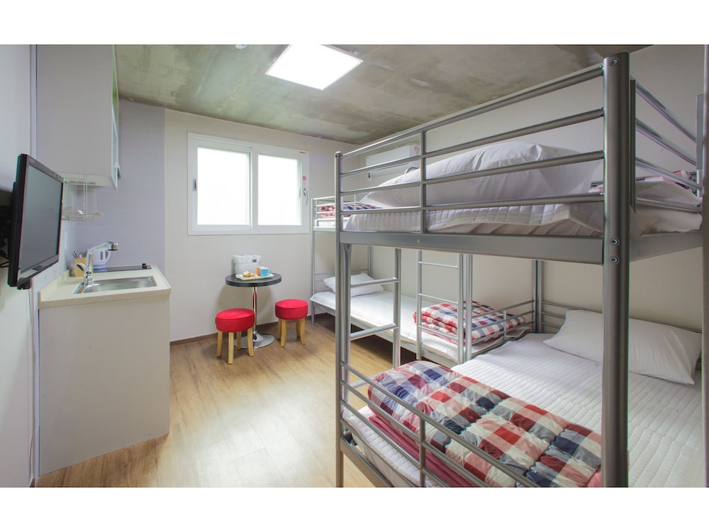 KW Hongdae Line Hostel 22/40