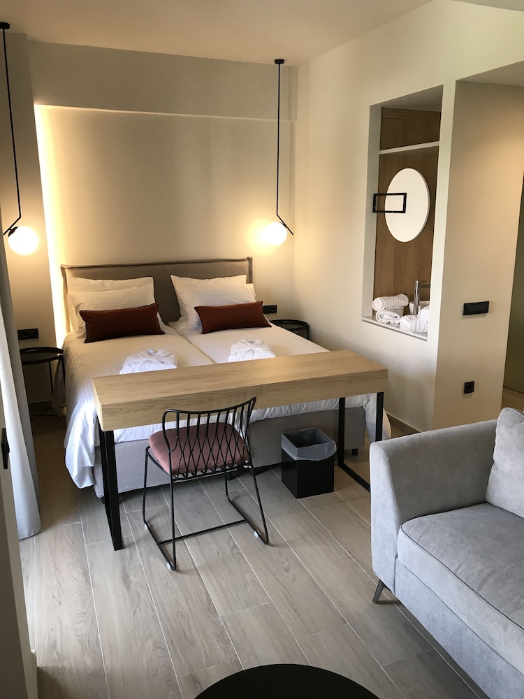 The City Hotel and Suites - Adults Only 24/61
