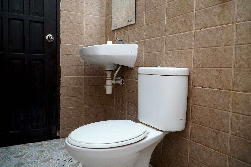 OYO 1034 Pondok Mulia Guest House 32/33