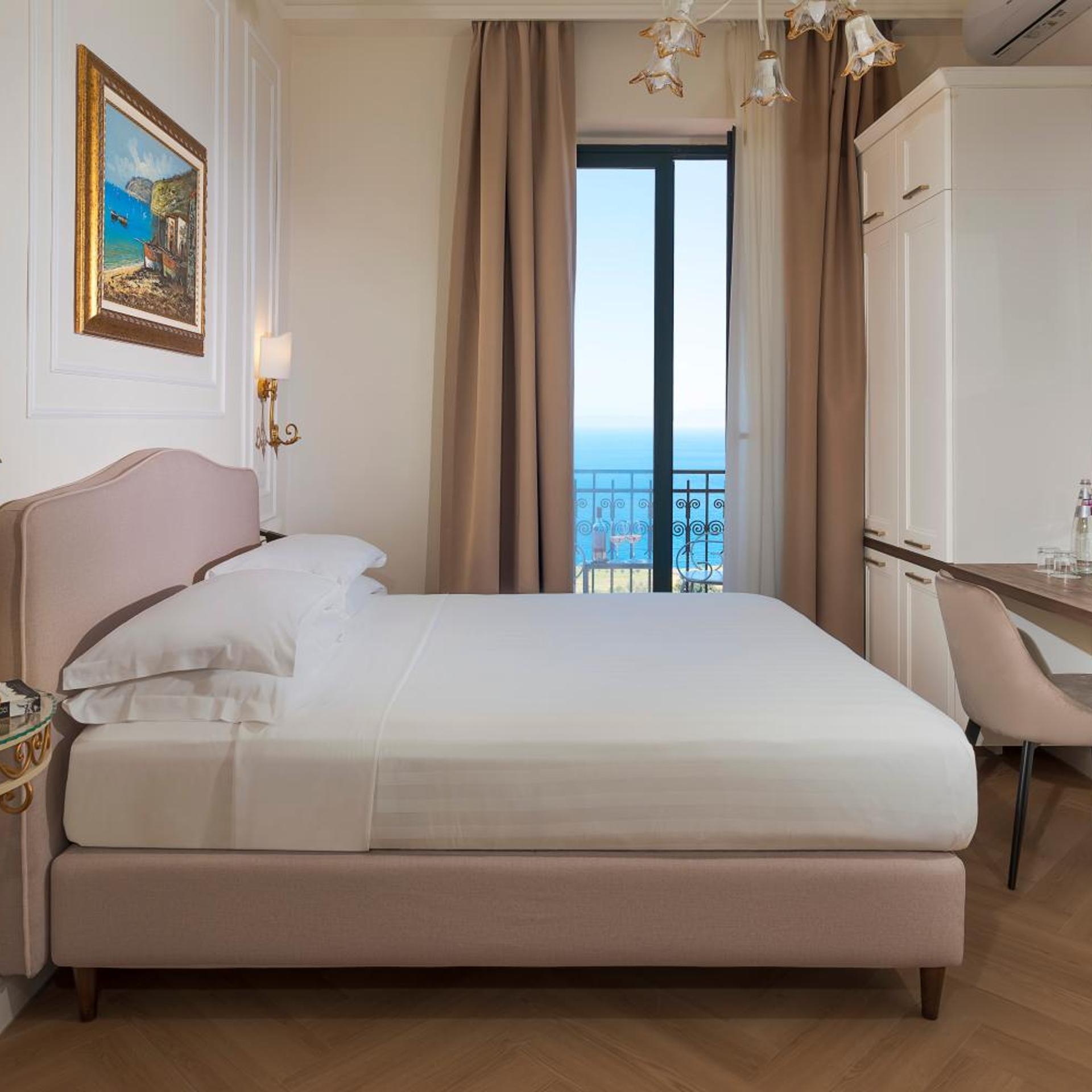 غرفة سوبيريور بسرير مزدوج بإطلالة على البحر بشرفة، Hotel La Pensione Svizzera 7/10