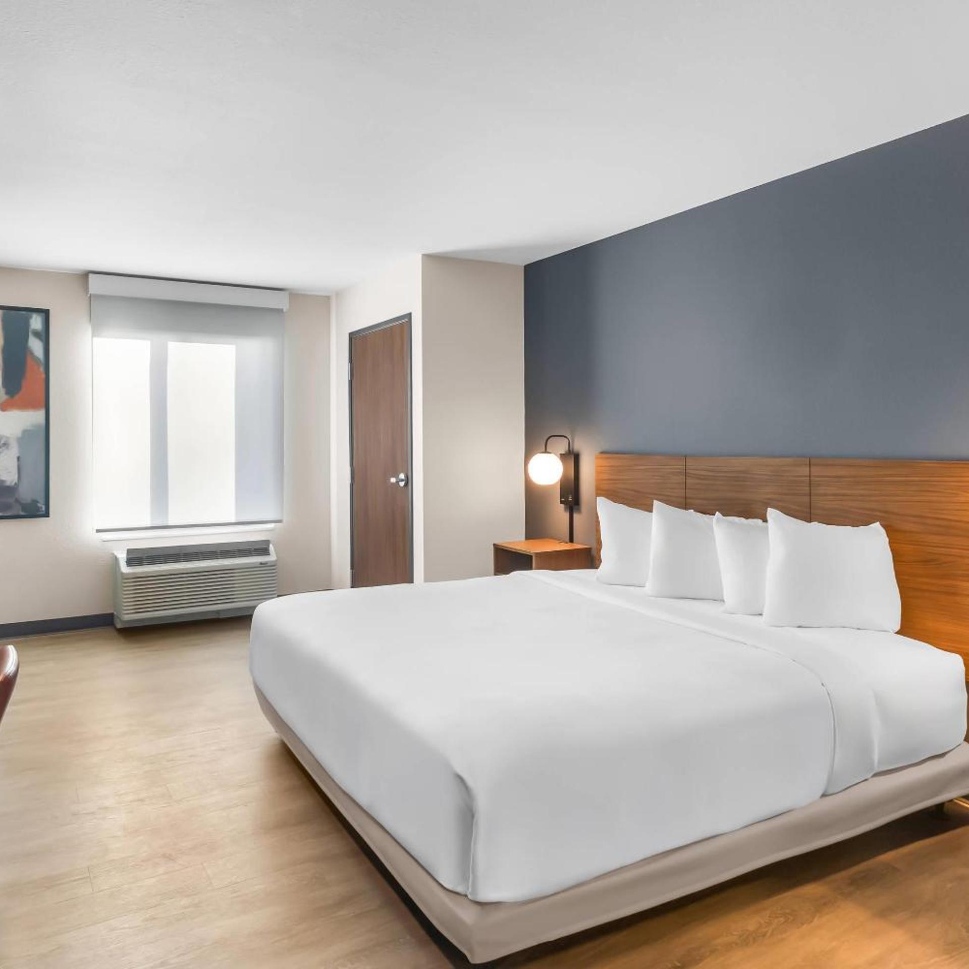 غرفة بسرير كينج، Everhome Suites Clarksville Ft. Campbell Area 2/9