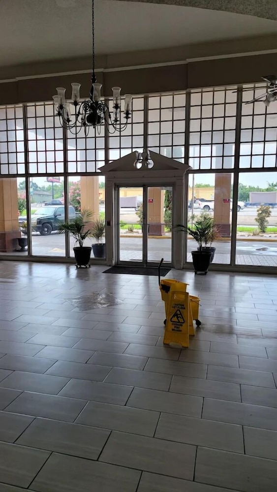 Regency Inn & Suites Houston East I 10 41/52