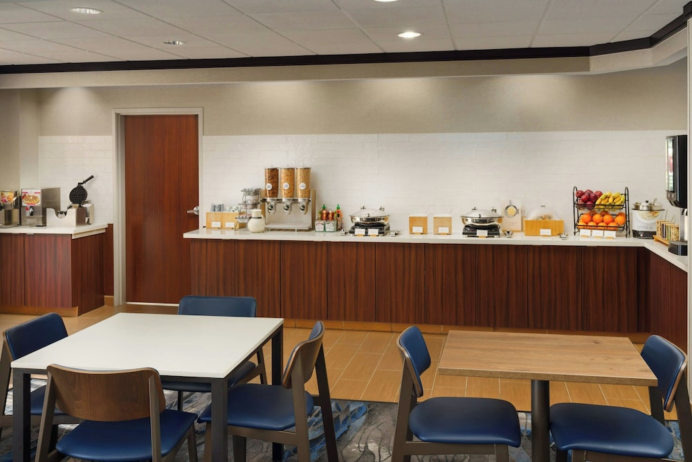 Fairfield Inn and Suites by Marriott Las Vegas South 40/57