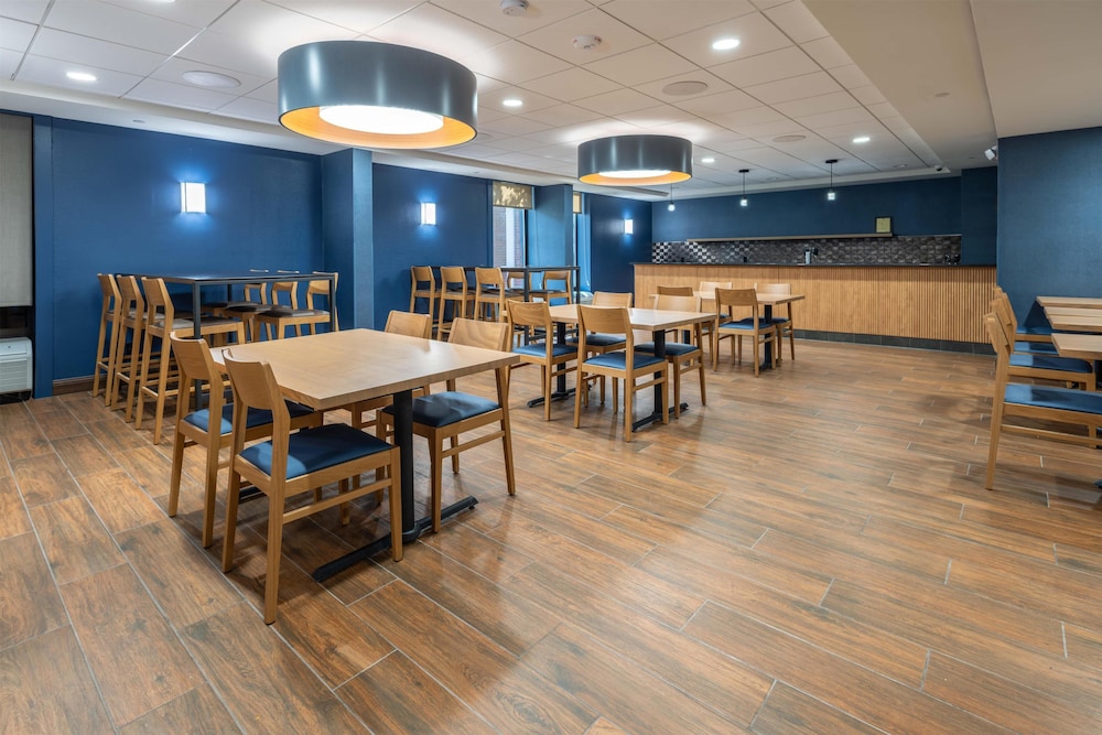 Drury Inn and Suites St Louis Airport 37/49
