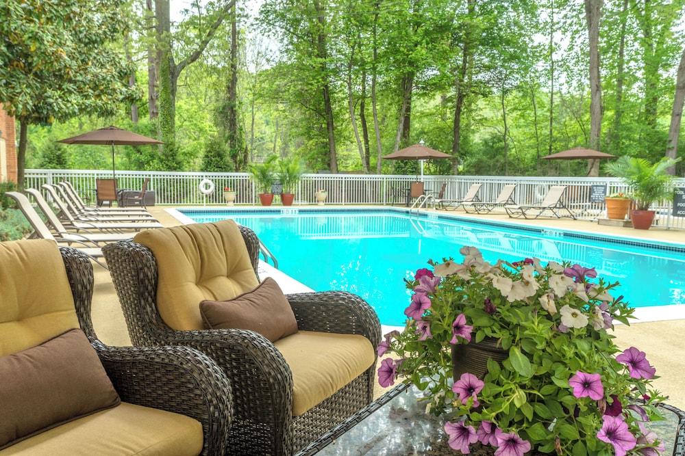 HOLIDAY INN CHARLOTTESVILLE-MONTICELLO 24/45