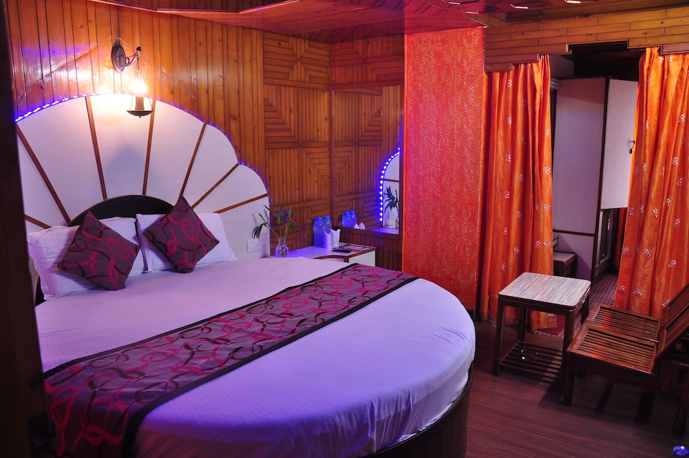 Hotel Sidharath 15/33