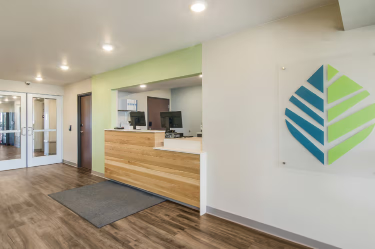 WoodSpring Suites Glendale Sports & Entertainment District 1/16