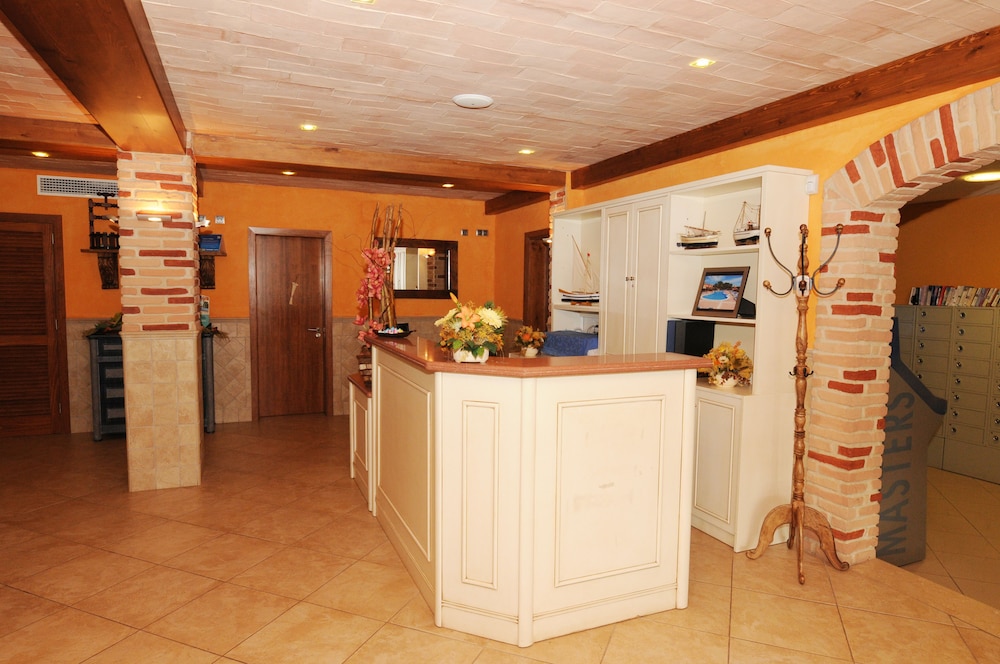 Maribel Apartments 5/50