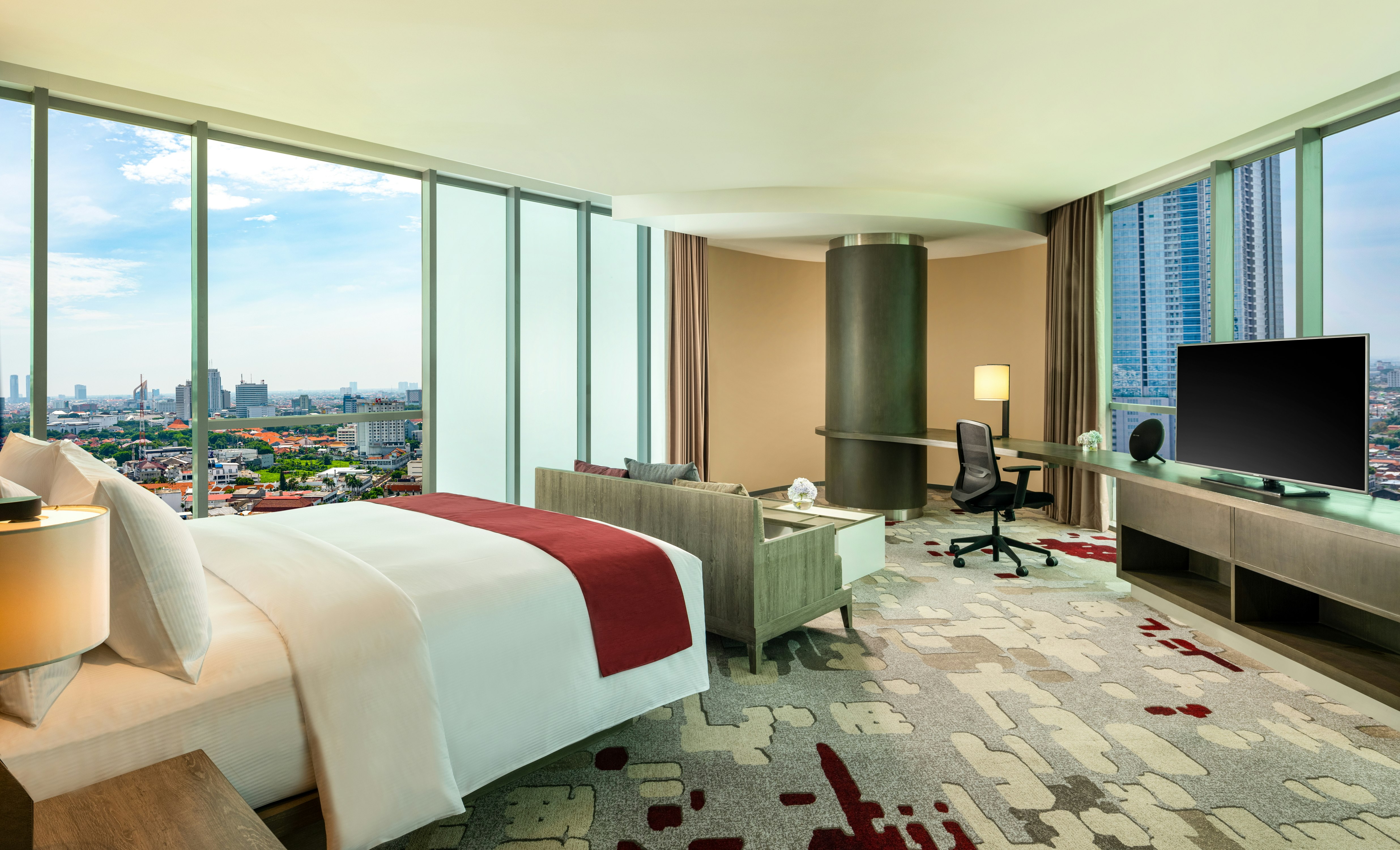 SUITE, KING BED, CORNER