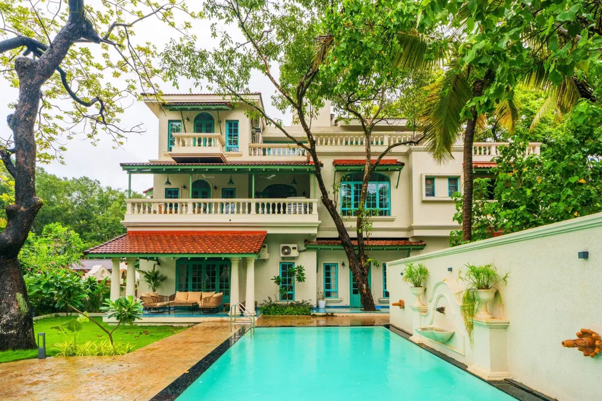 ELIVAAS Villa Frienders 5 BHK Villa With Pvt Pool & Lift Near Popular Beaches