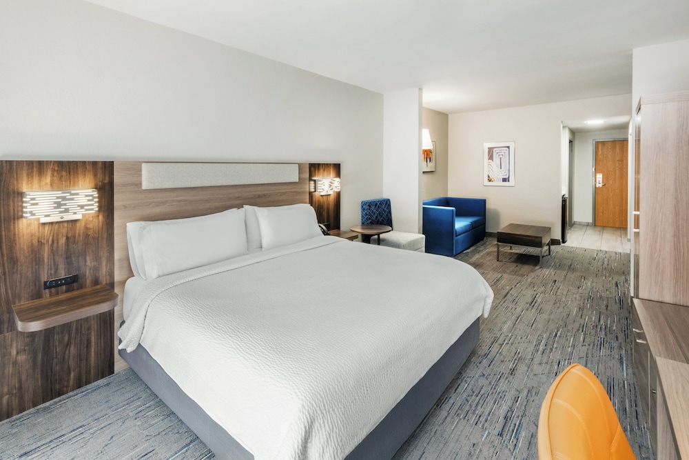 Suite, King Bed, Living Area