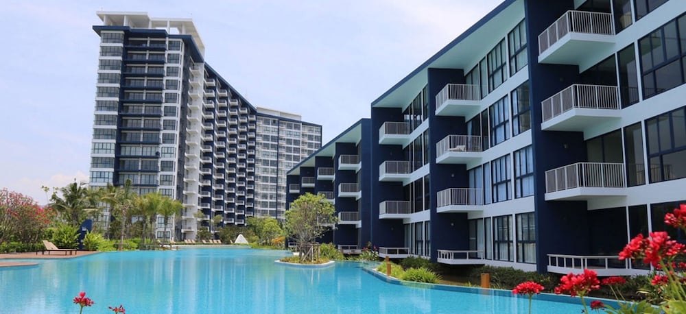Baan Thew Talay Blue Sapphire 15/50