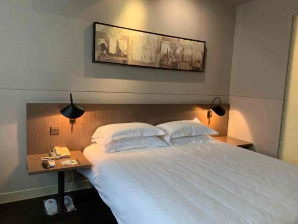 Jinjiang Inn Select (Nanjing South Railway Station North Square) 24/43