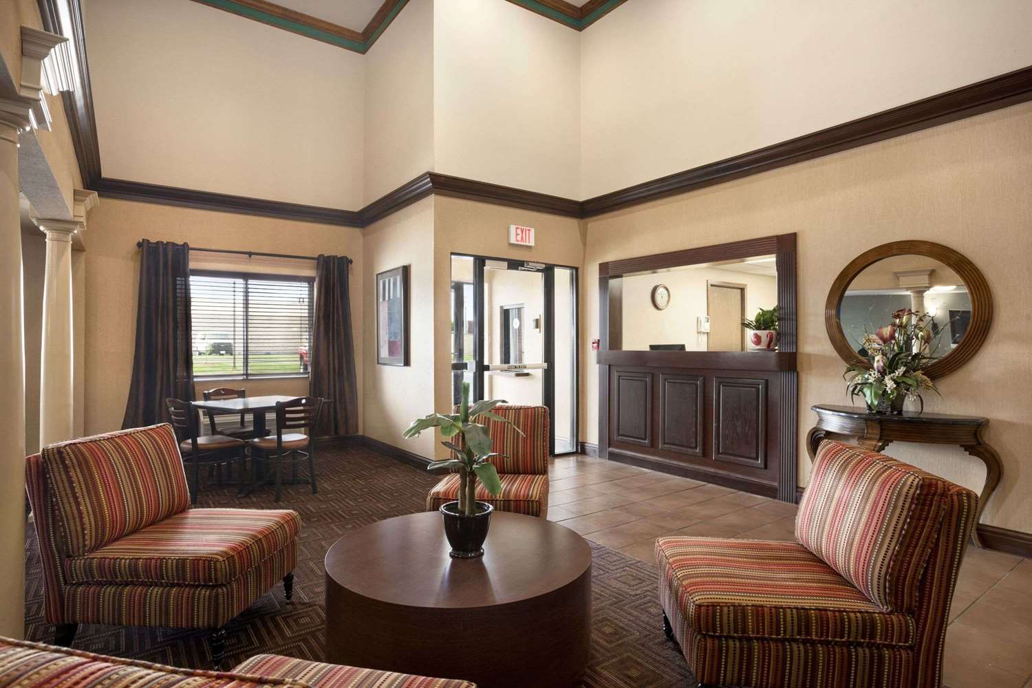 Super 8 by Wyndham Fairview Heights-St. Louis 13/25