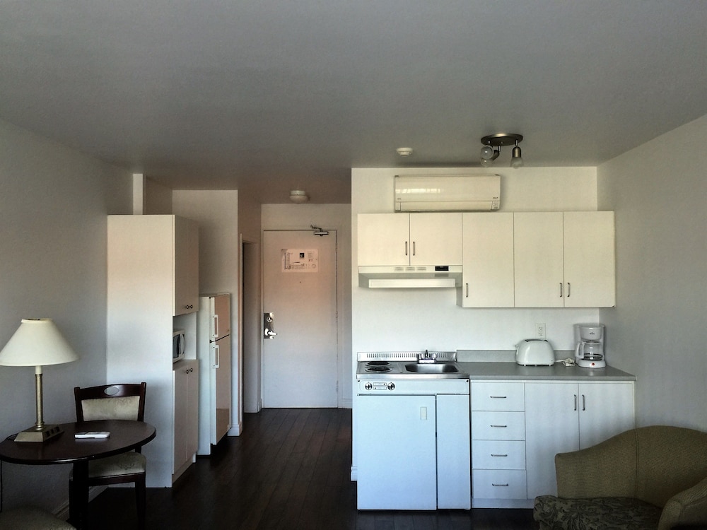 Duvernay Studios And Suites 28/41
