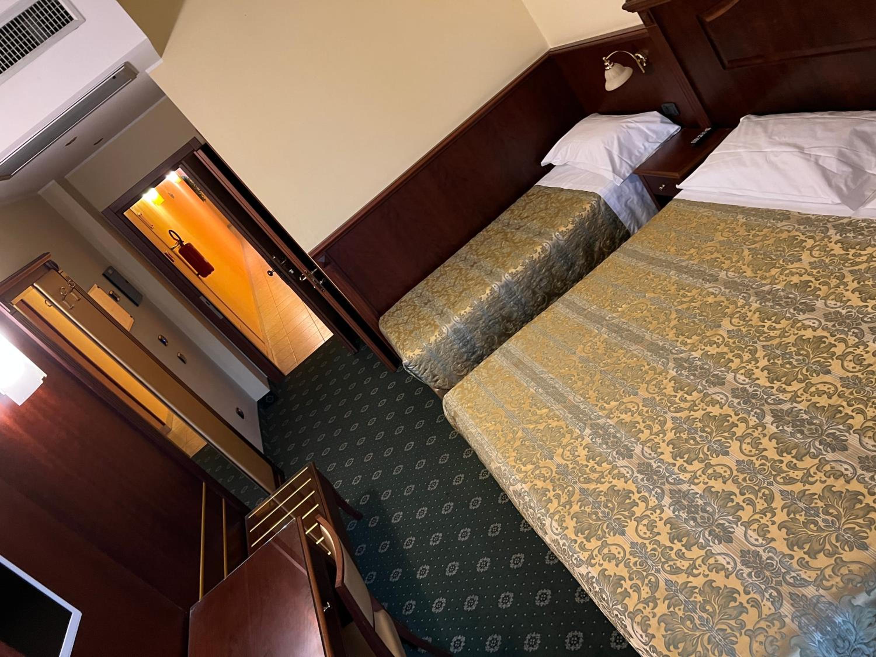 Hotel Valganna Srl Ex Valganna 27/50