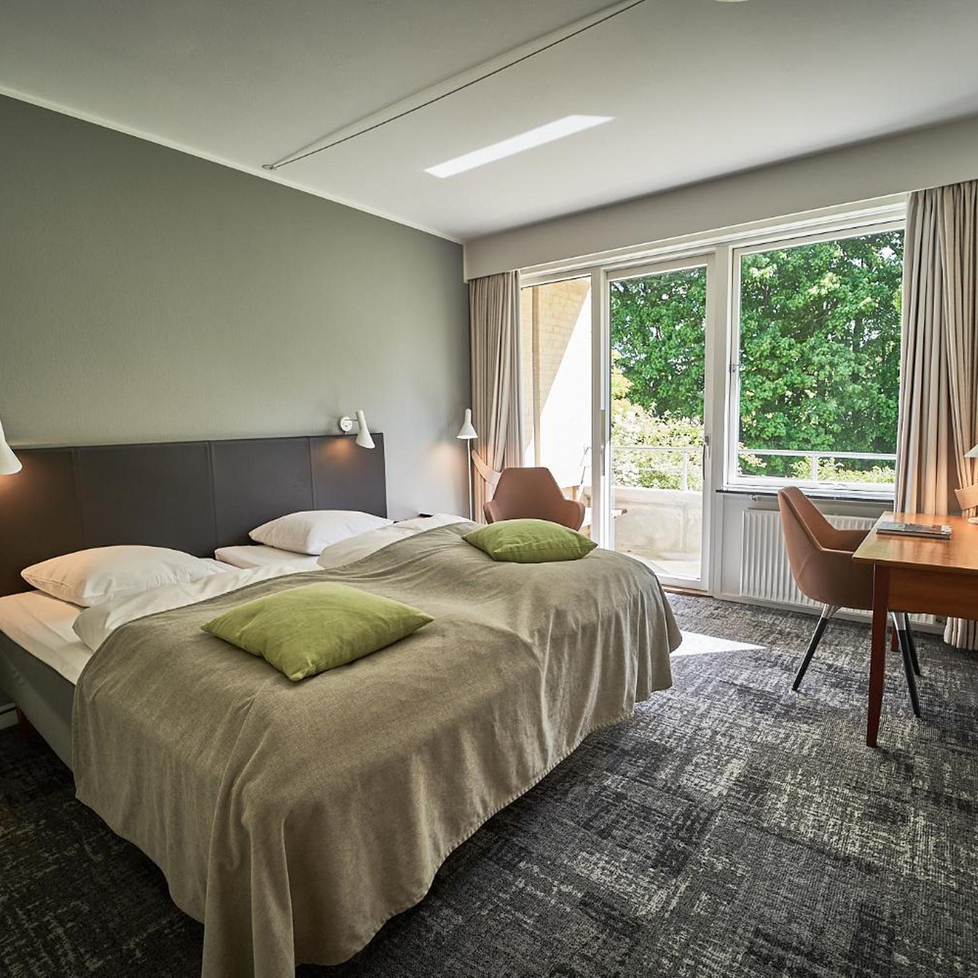 Room, Twin Beds