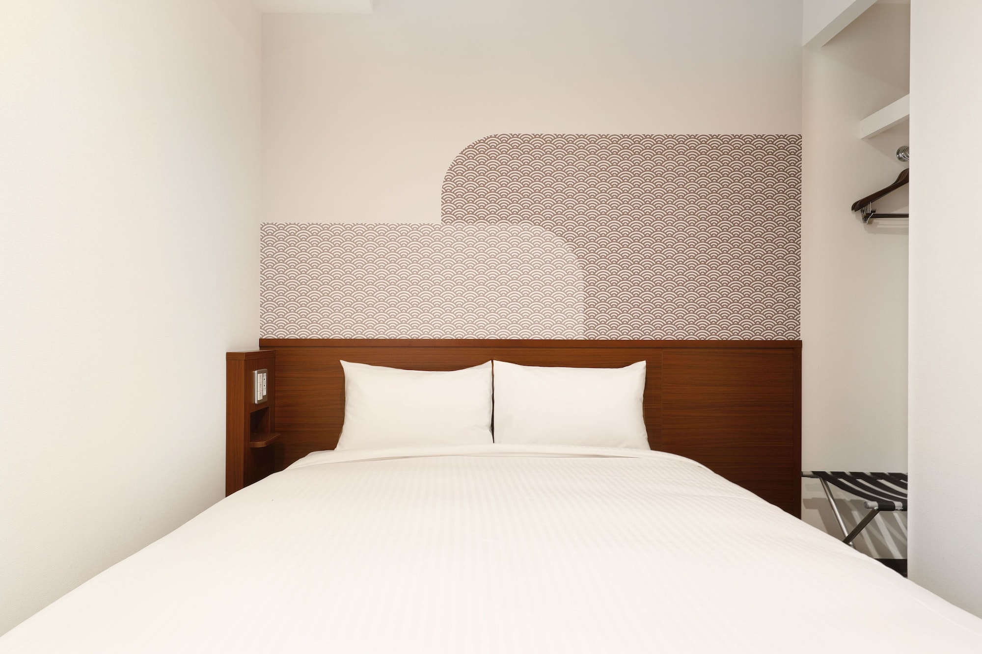 ROOM, DOUBLE BED