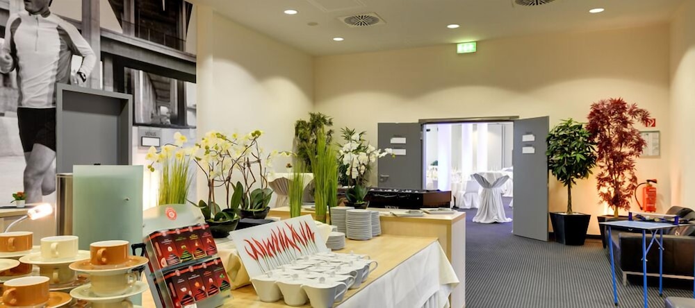 NOVINA HOTEL HERZOGENAURACH HERZO-BASE 53/66