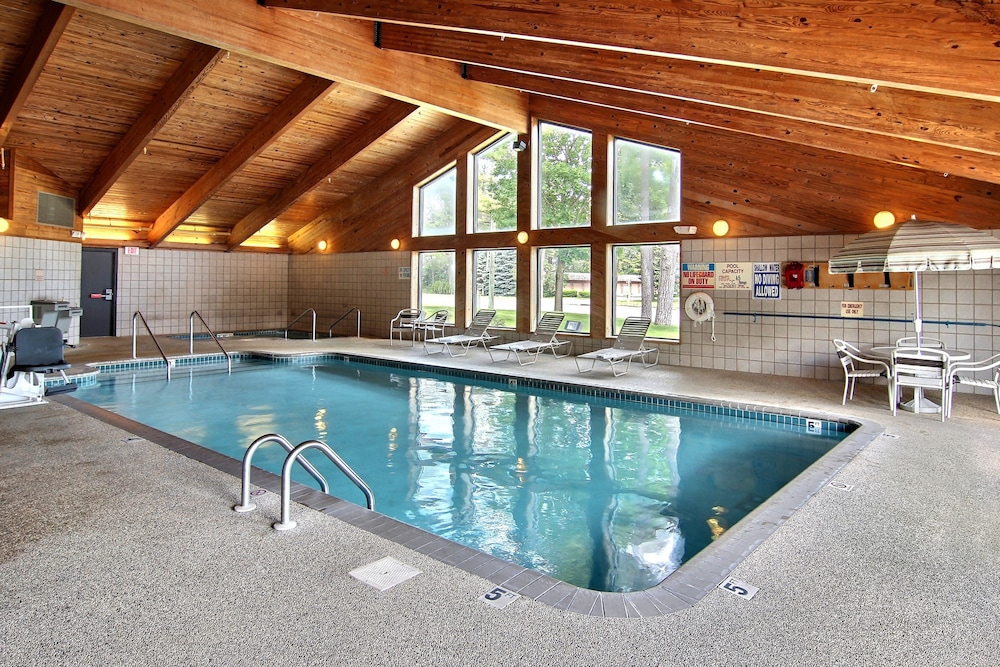Blossom Hotel & Suites Traverse City 37/64