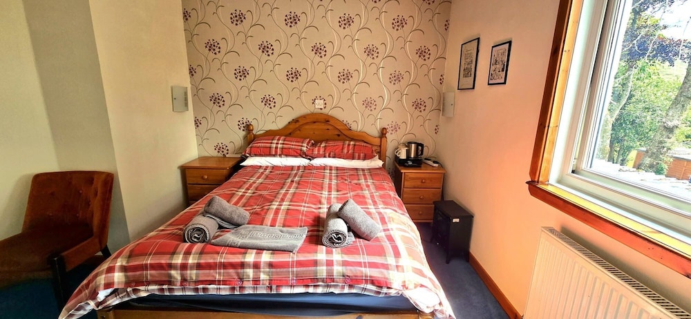 Strathcarron Hotel 8/34