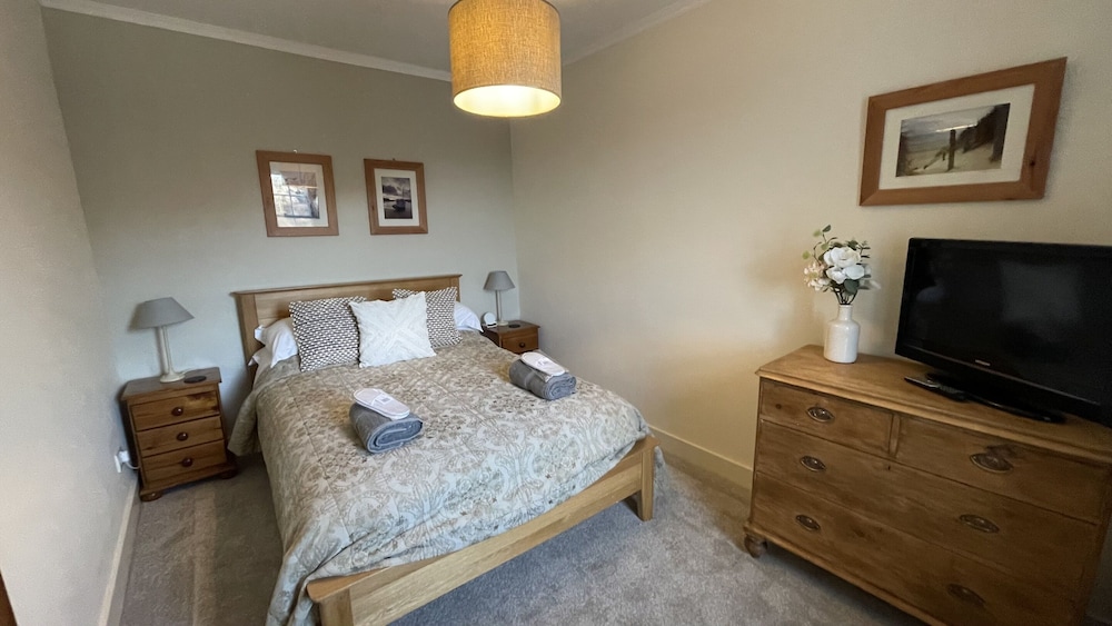 South Stack Coastal Retreats 10/50