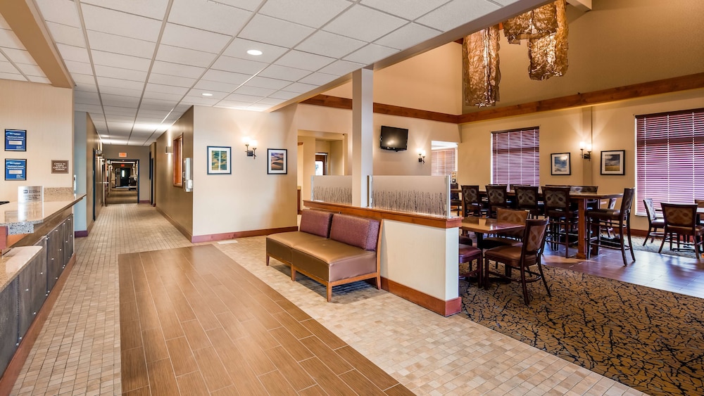 Best Western Golden Prairie Inn & Suites 6/38