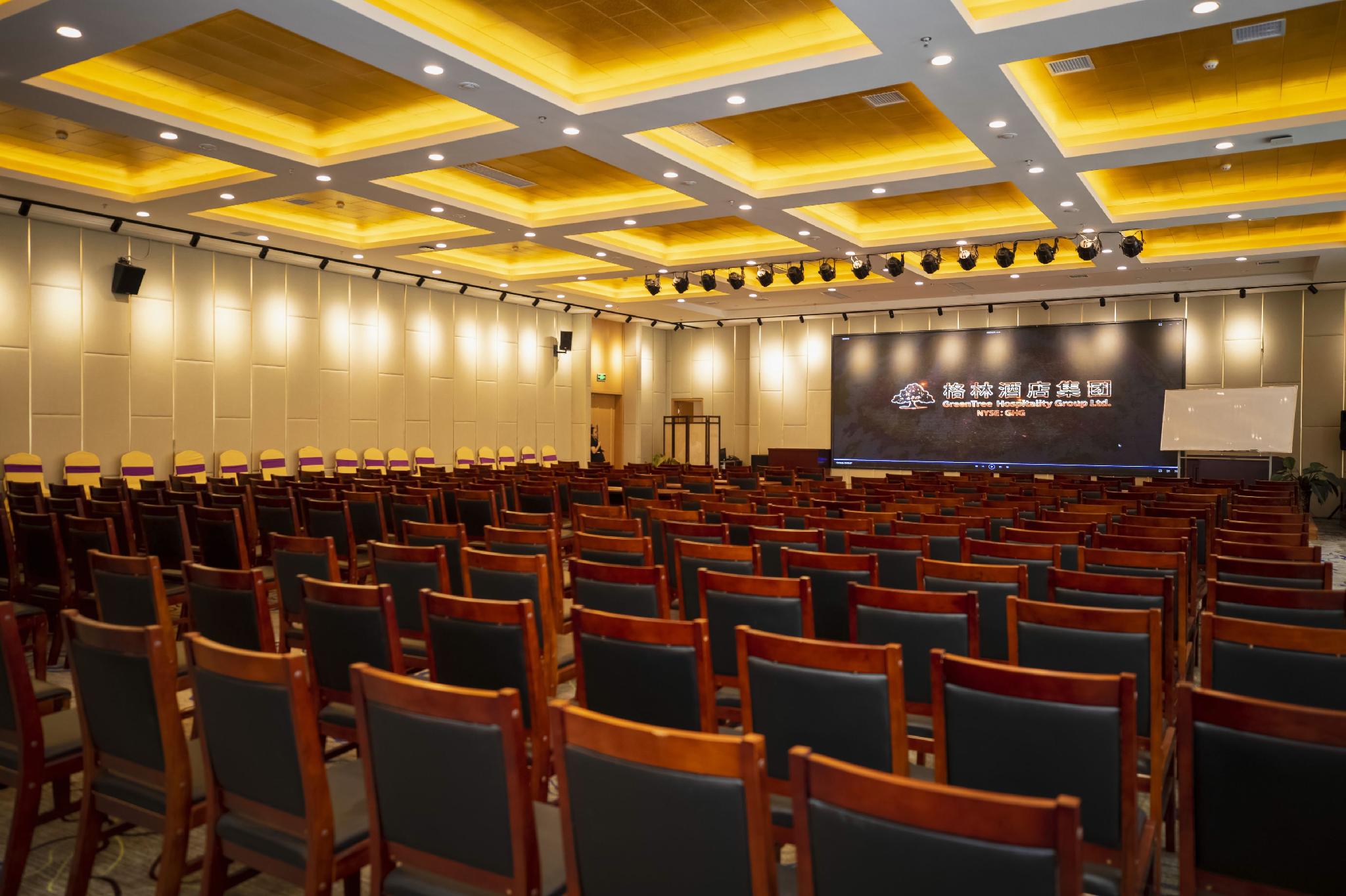 GreenTree Eastern Xiangyang Zhongyuan West Road Hotel 17/23