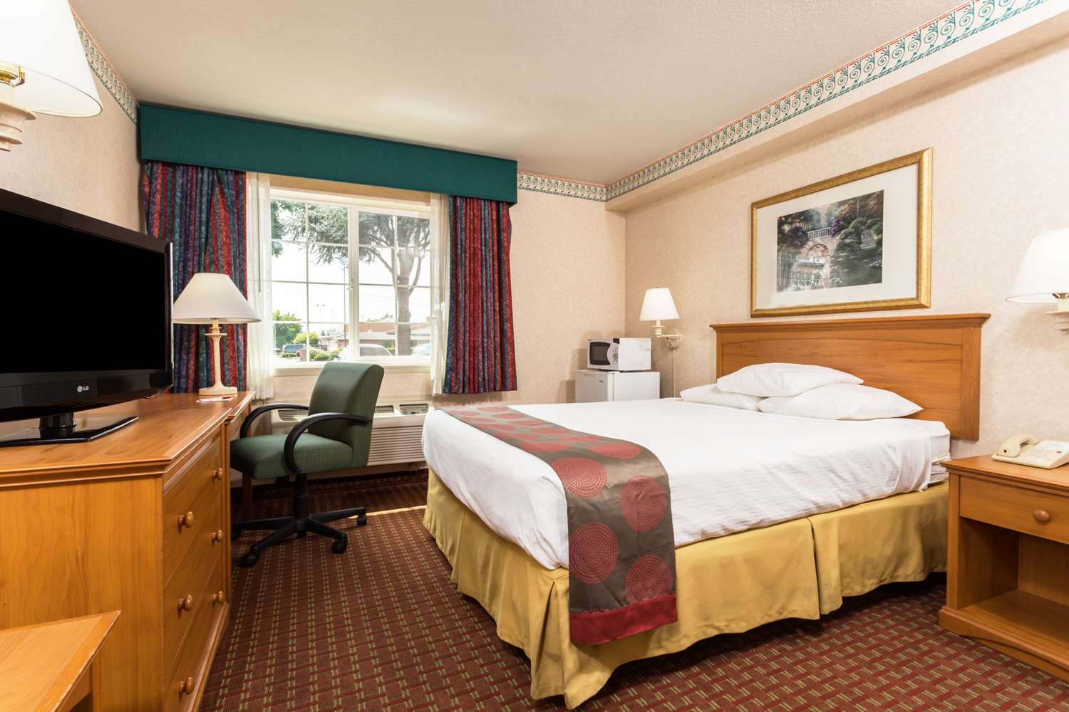 Ramada By Wyndham Portland 5/35