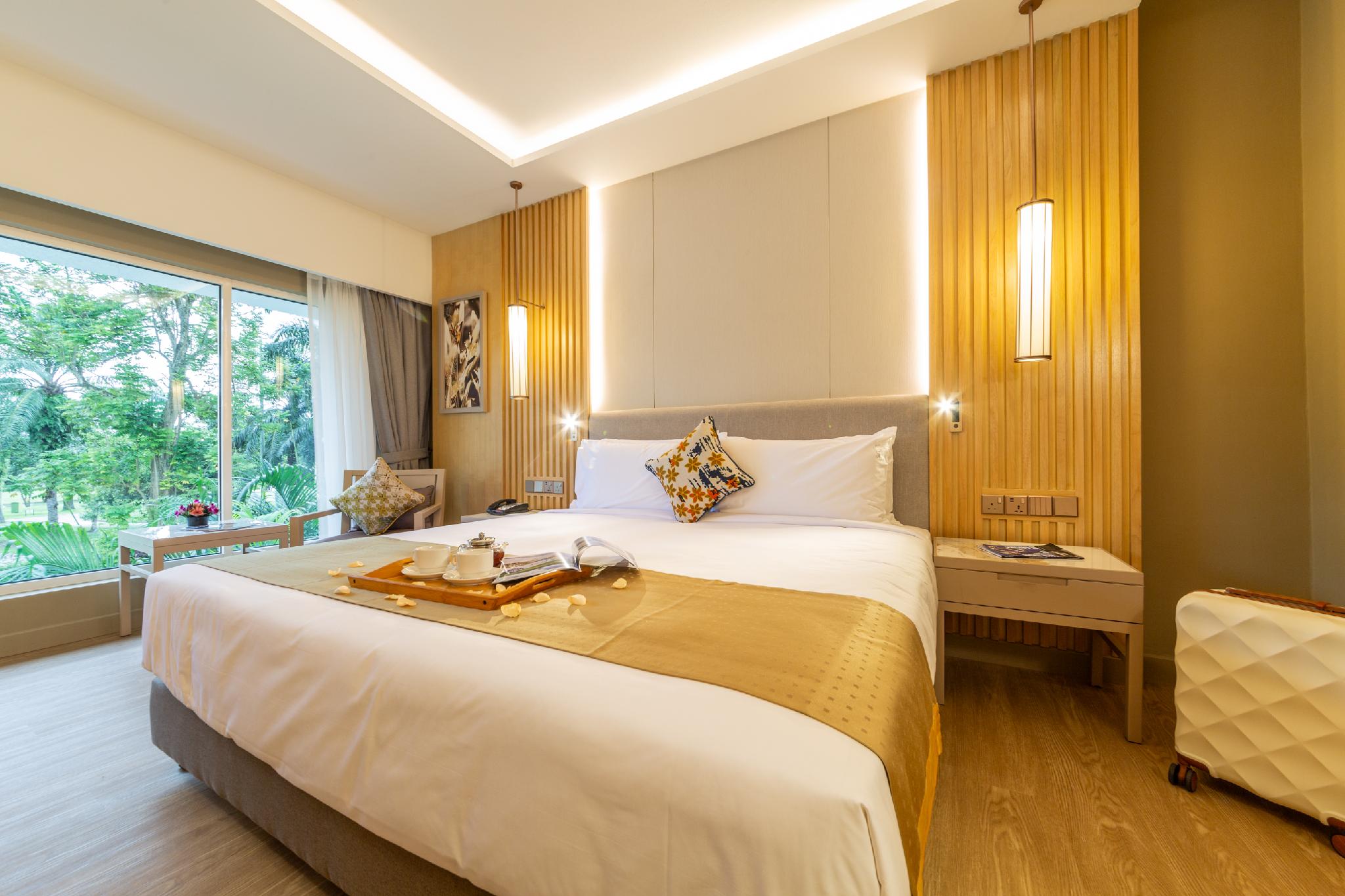 DELUXE, KING BED