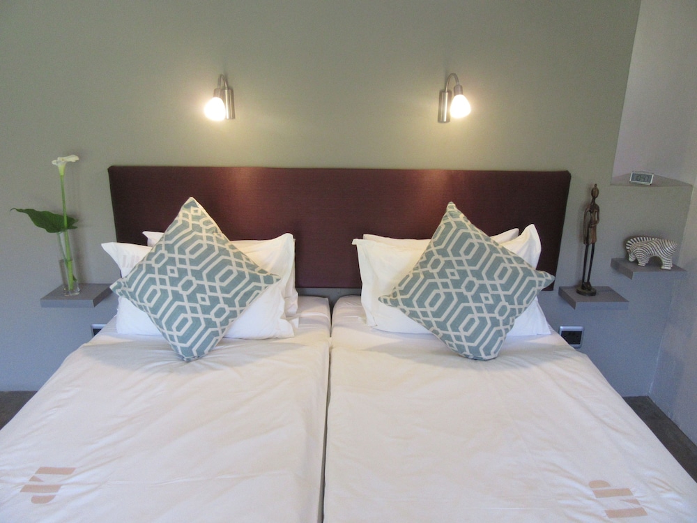 Lily Pond Country Lodge 21/82