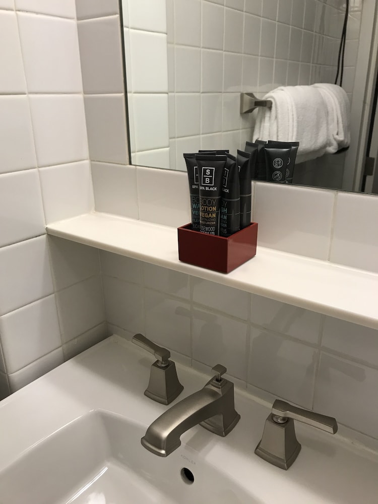 Touchstone Hotel 40/45
