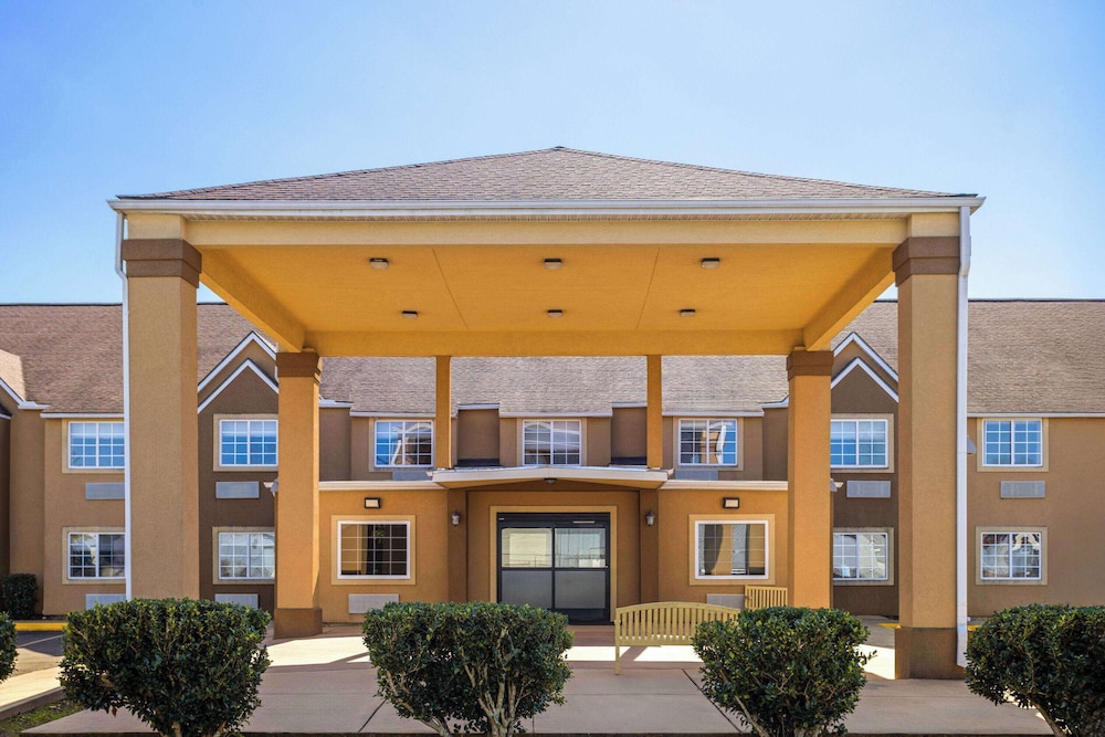 Days Inn by Wyndham Jackson Downtown 2/24
