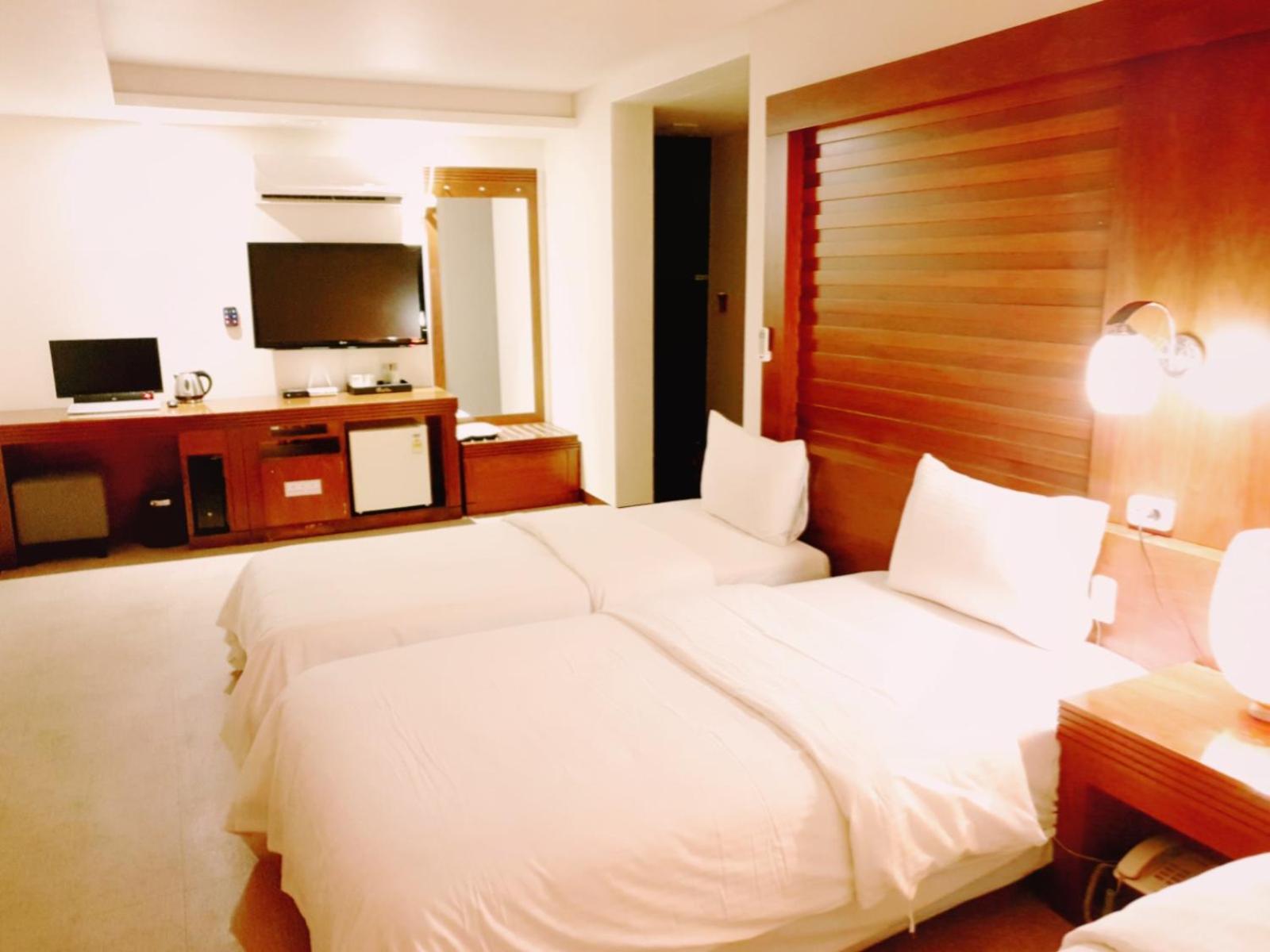 ROOM, TRIPLE