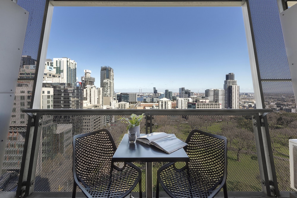 Oaks Melbourne on William Suites 35/50