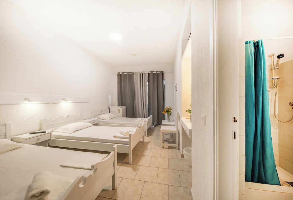 Le Mirage Hotel 49/51