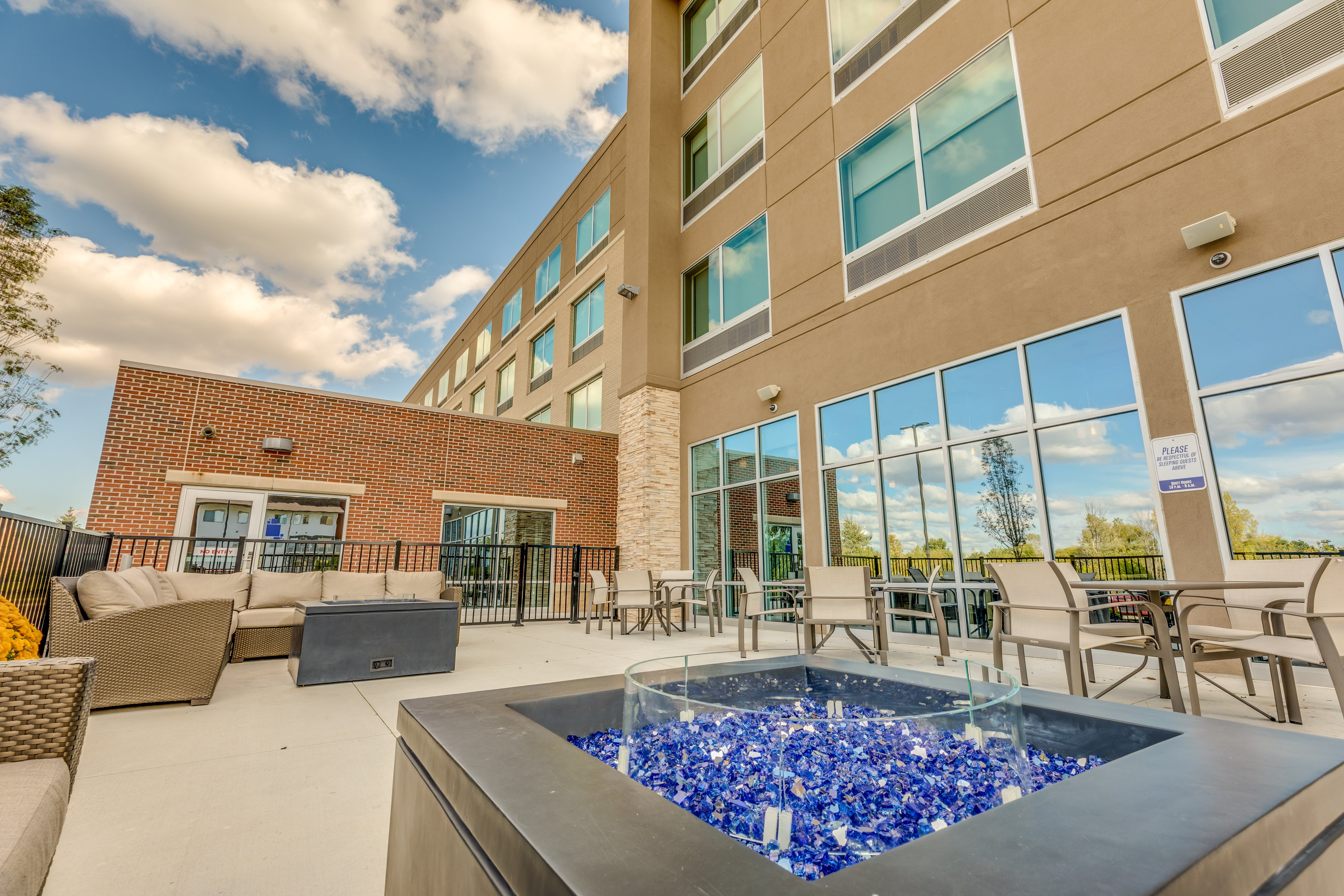 HOLIDAY INN EXPRESS & SUITES OKEMOS - UNIVERSITY AREA 18/41