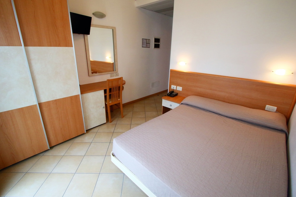 COMFORT, QUEEN BED