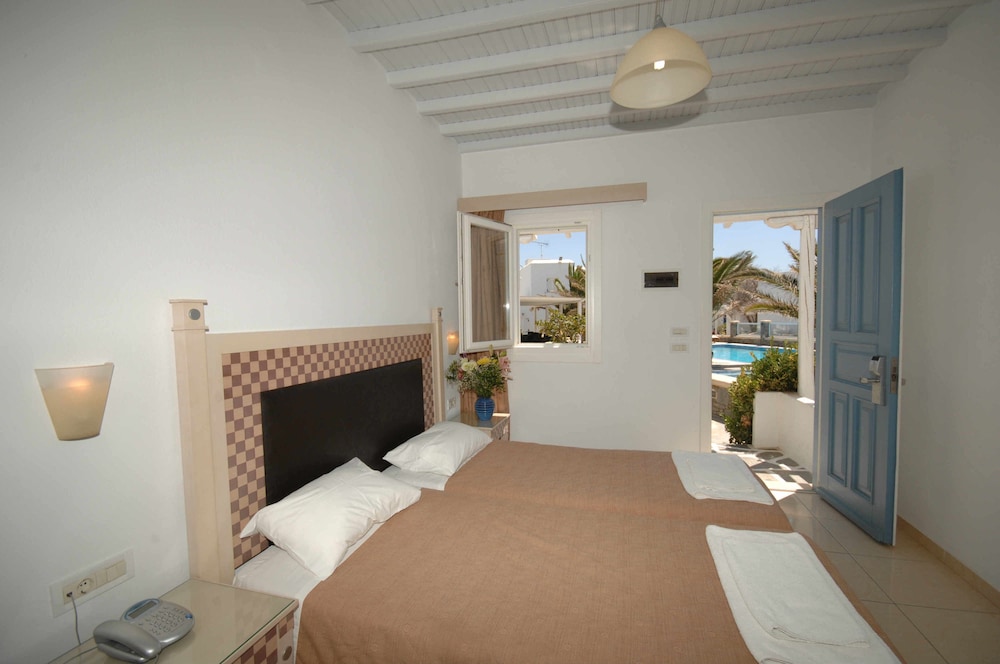 PETINAROS HOTEL 30/69