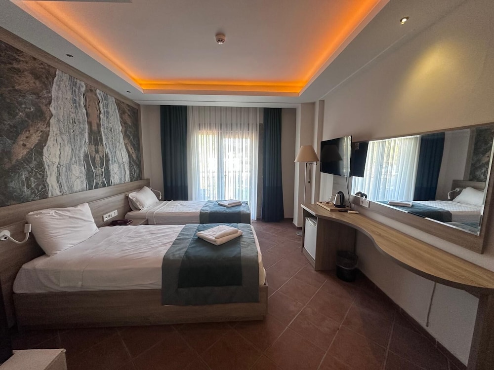 DELUXE, DOUBLE BED