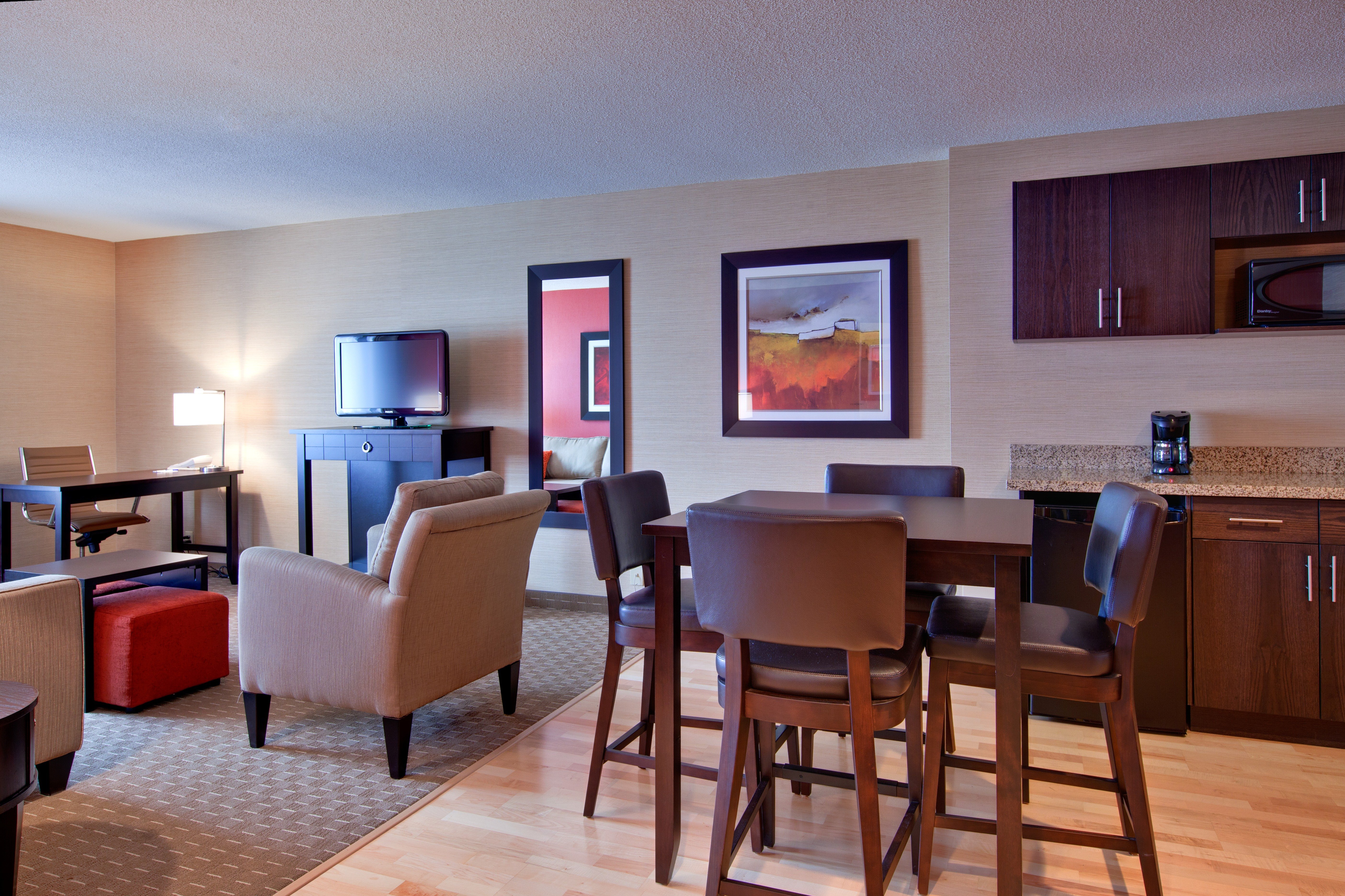 Holiday Inn Express Suites Chatham South 68/75