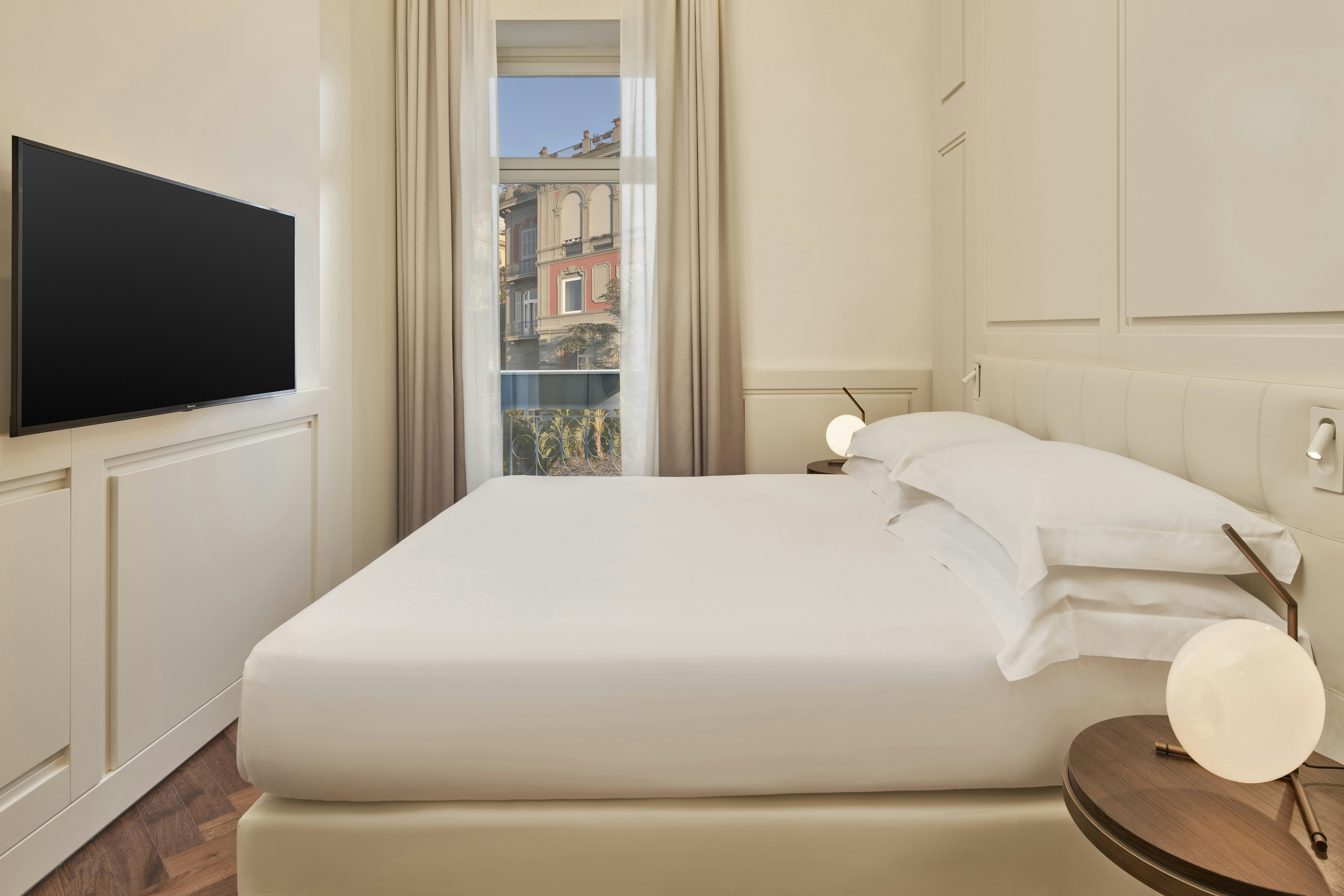 Guest Room, King Bed