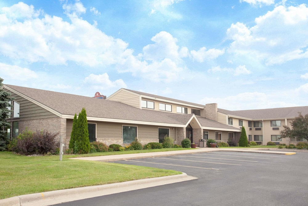 AmericInn by Wyndham Albert Lea 1/14